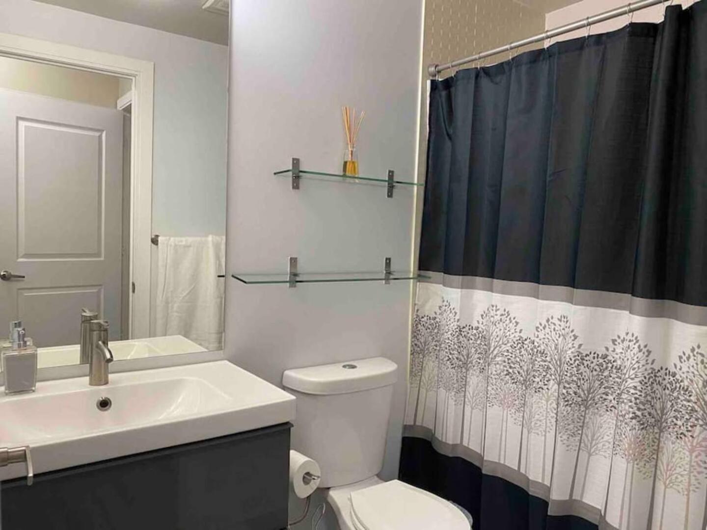 Luxurious 1 Bedroom Den, 1 Bath Condo Square One Mississauga Kültér fotó